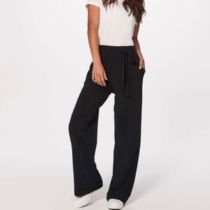 Lululemon Noir Pant sz 6